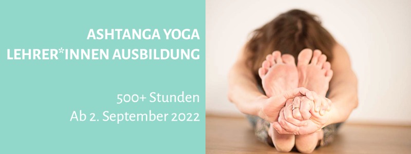 Bild zu Ashtanga Yoga Lehrer Ausbildung Position Pascimottanasana