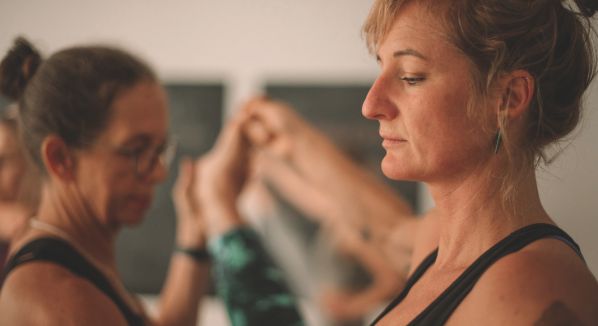 Ashtanga Yoga Lehrer Ausbildung 200 Stunden Utthita hasta Padangusthasana